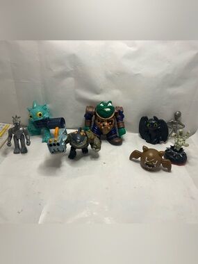 Lot vintage monster toys Bucky o’hare skylanders